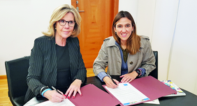 Foto del acte de la firma