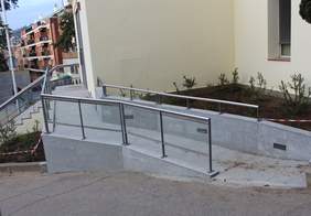 Foto de la rampa de acceso a Can Sisteré