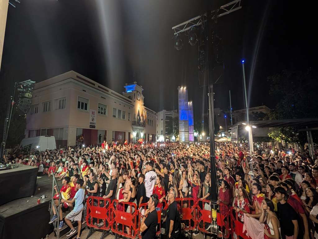 Pantalla gigante Placa de la Vila (Santa Coloma de Gramenet)
