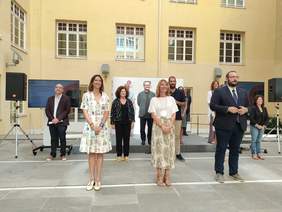 Foto de l'acte de signatura amb la presència de l'alcaldessa Núria Parlon 